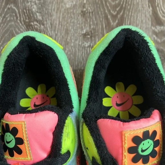 Nike - Picture 14 of 17